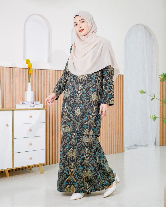 Baju Kurung Batik Safura - Navy Kantan