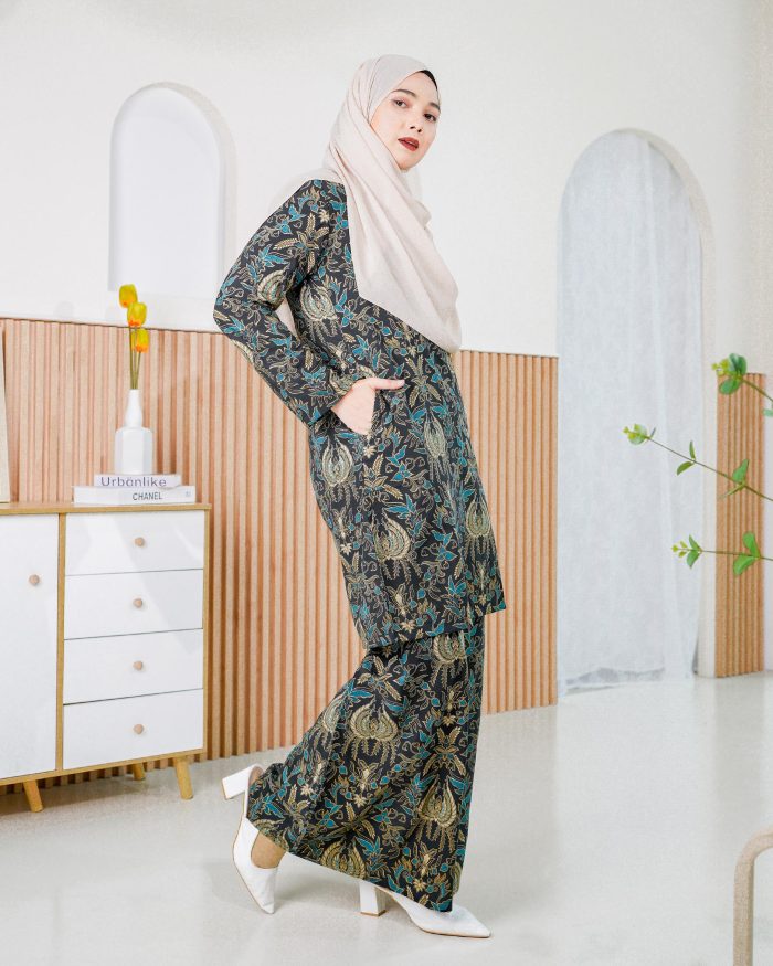 Baju Kurung Batik Safura - Navy Kantan - Image 3