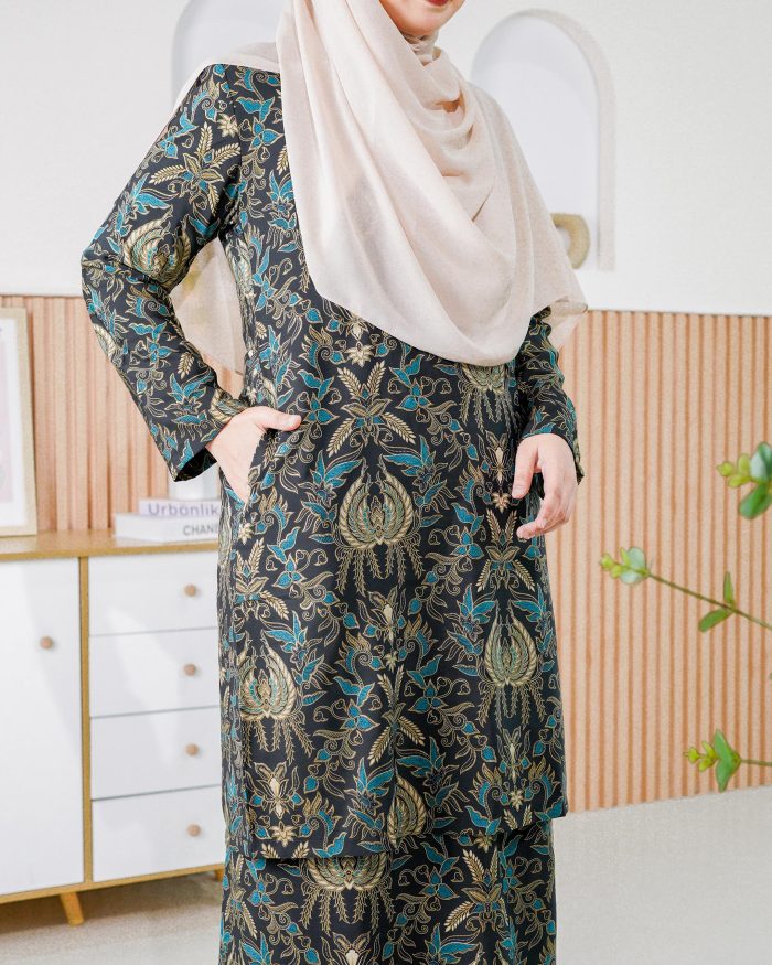 Baju Kurung Batik Safura - Navy Kantan - Image 4