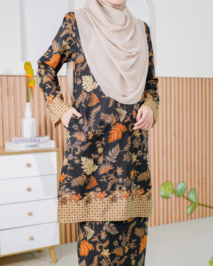 Baju Kurung Batik Safura - Black Kuntum - Image 4