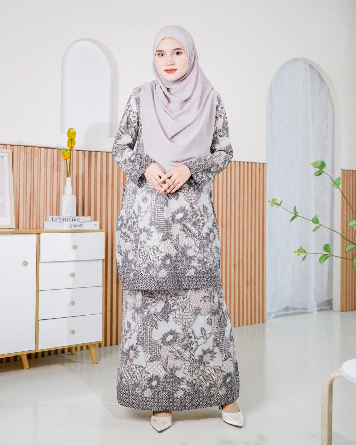 Baju Kurung Batik Safura - Embun - Image 3