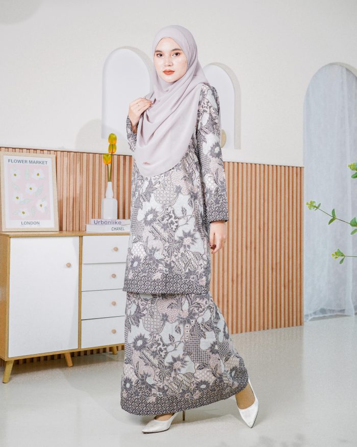 Baju Kurung Batik Safura - Embun - Image 2