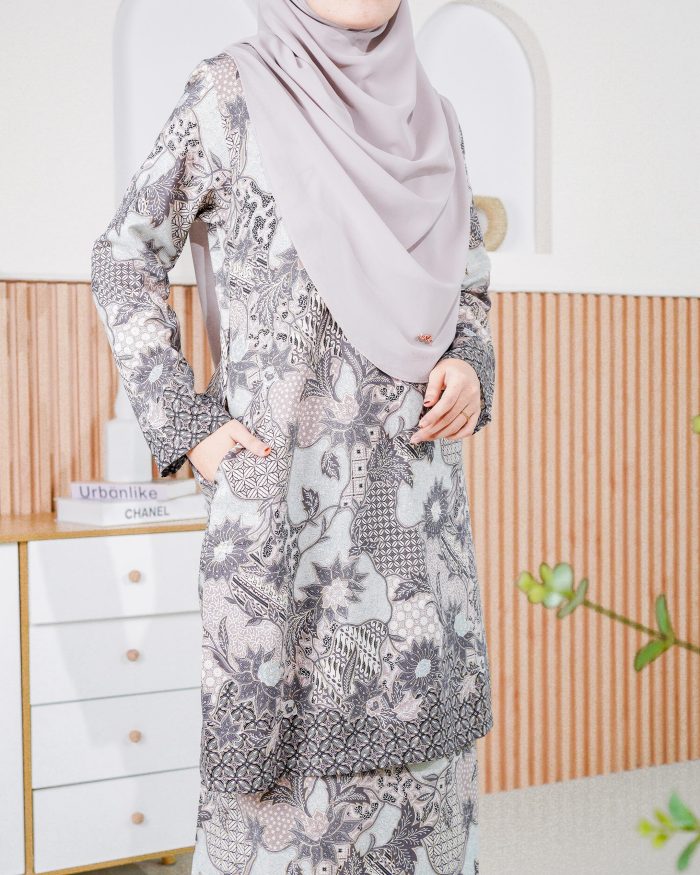 Baju Kurung Batik Safura - Embun - Image 4