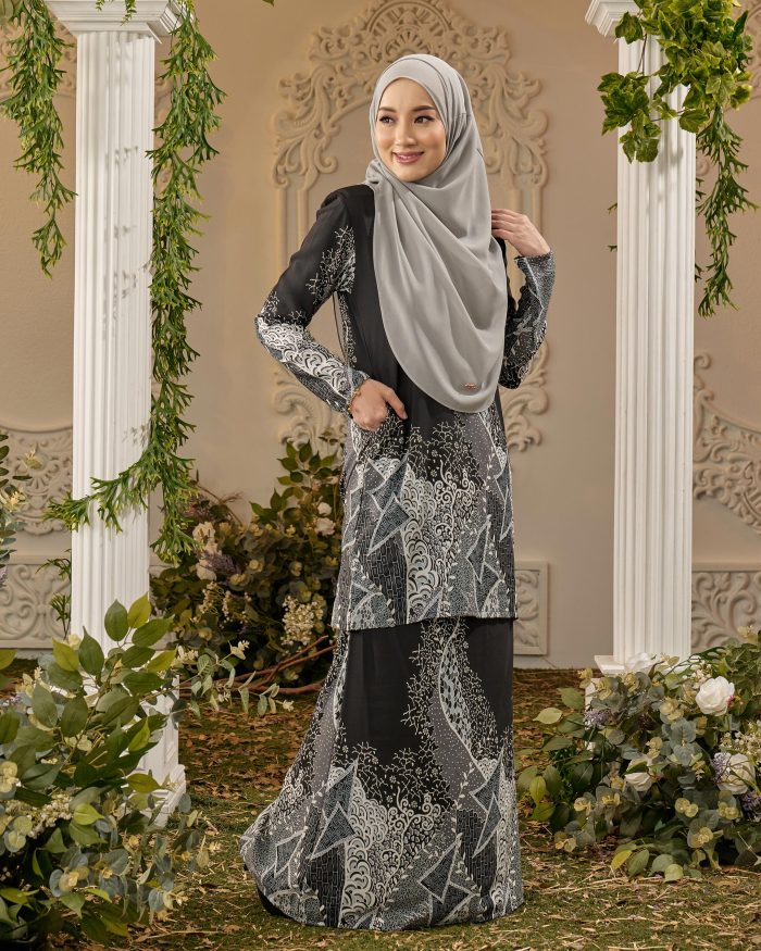 Baju Kurung Moden Batik Sultanah - Aduka Black - Image 3