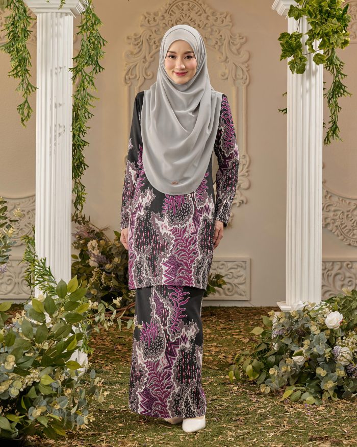 Baju Kurung Moden Batik Sultanah - Indra Black - Image 3