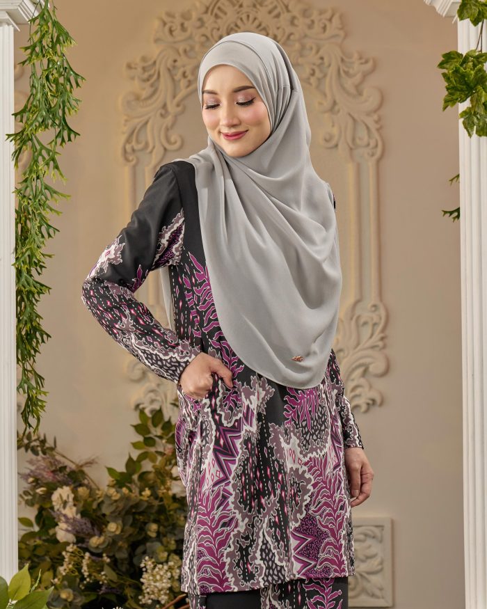 Baju Kurung Moden Batik Sultanah - Indra Black - Image 4