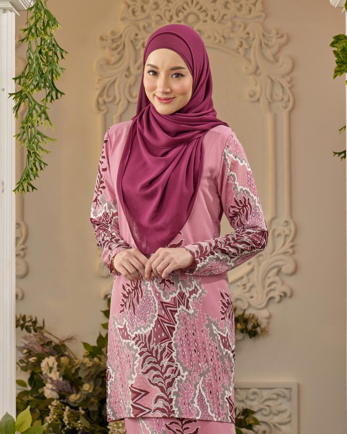 Baju Kurung Moden Batik Sultanah - Indra Pink - Image 4