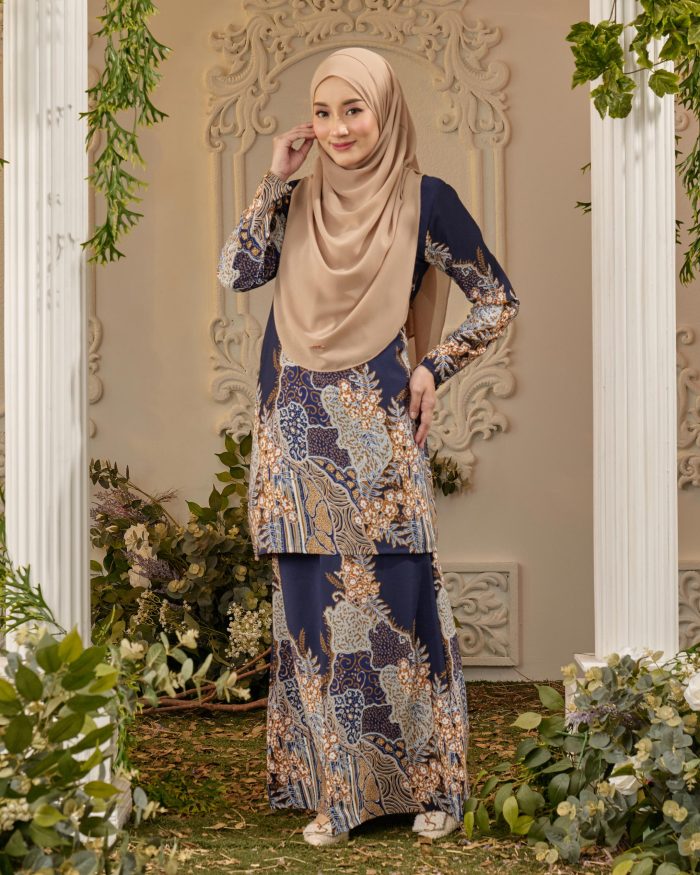 Baju Kurung Moden Batik Sultanah - Karunia Midnight Blue - Image 2