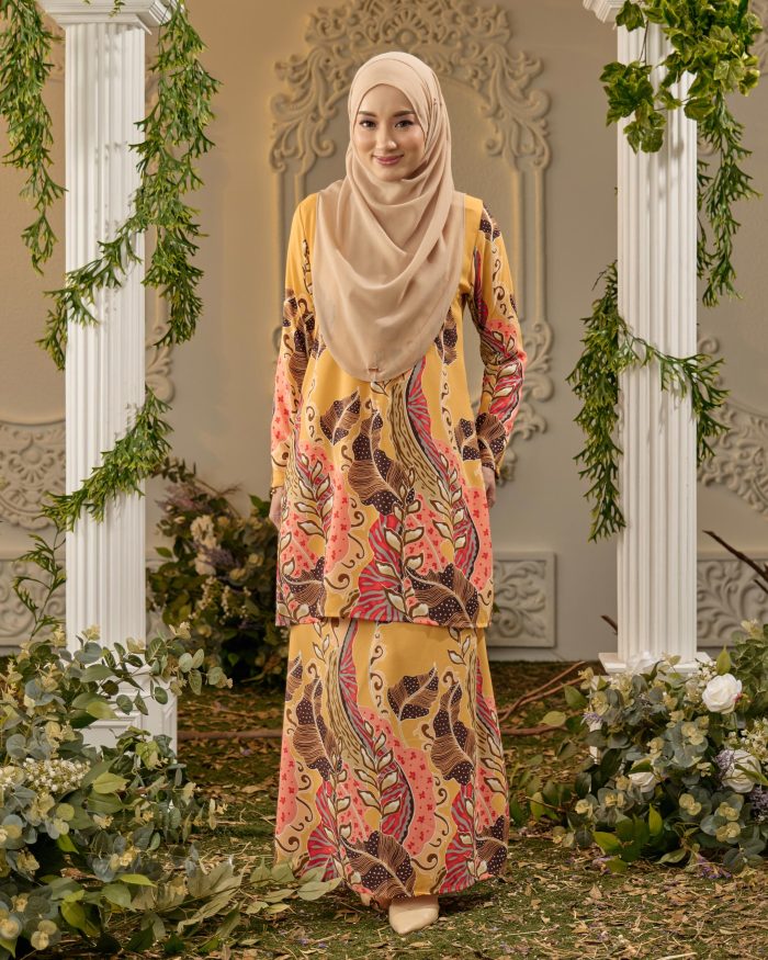 Baju Kurung Moden Batik Sultanah - Kayangan Mustard Gold - Image 2