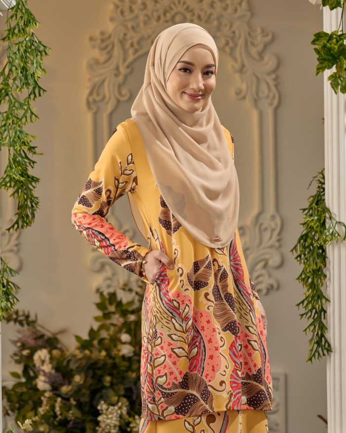 Baju Kurung Moden Batik Sultanah - Kayangan Mustard Gold - Image 5