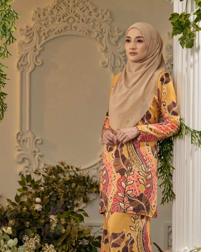 Baju Kurung Moden Batik Sultanah - Kayangan Mustard Gold - Image 4