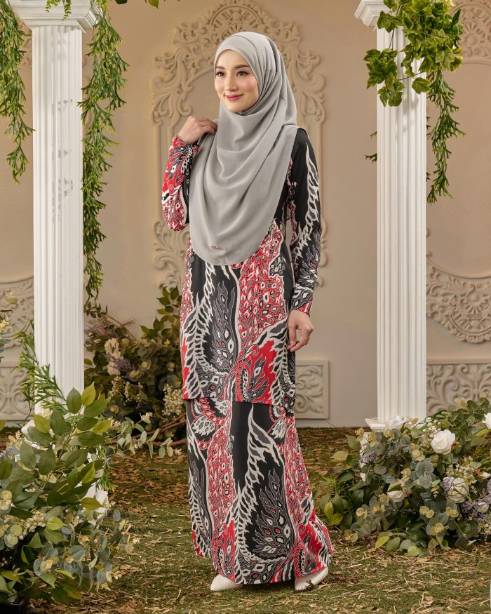 Baju Kurung Moden Batik Sultanah - Pieris Black - Image 2