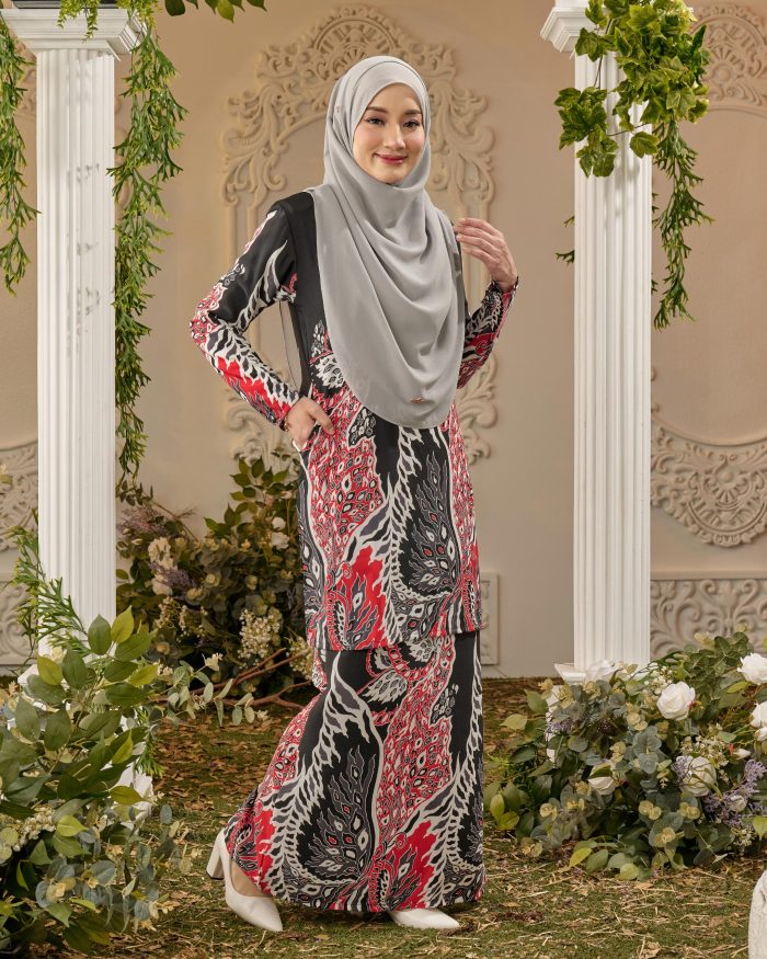 Baju Kurung Moden Batik Sultanah - Pieris Black - Image 3