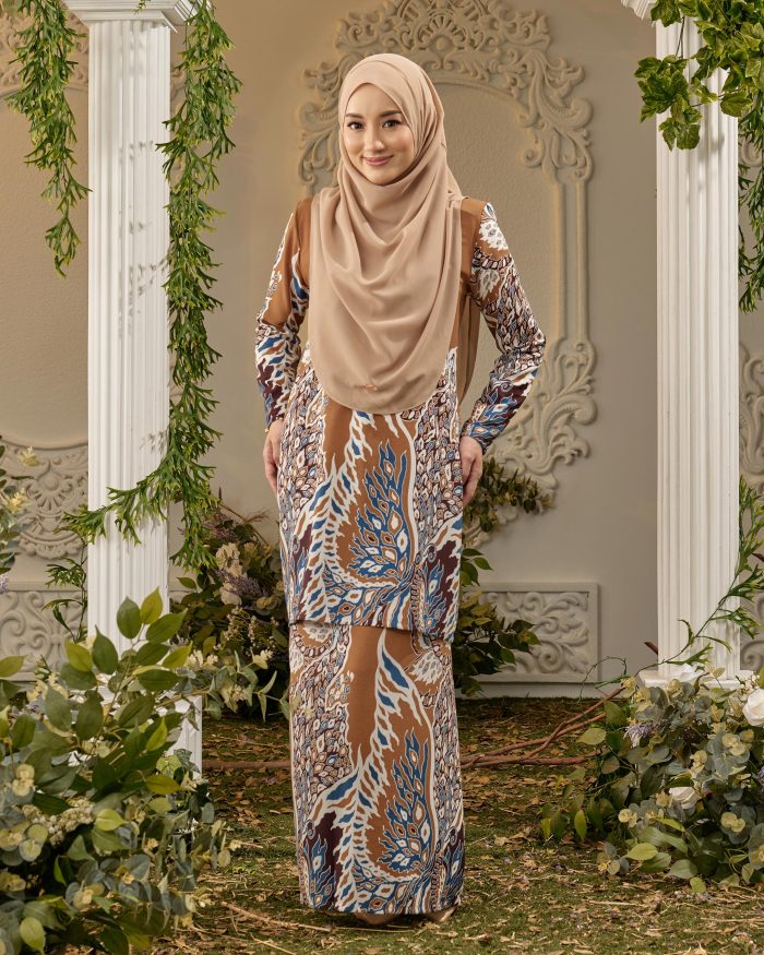 Baju Kurung Moden Batik Sultanah - Pieris Cofee Brown - Image 3