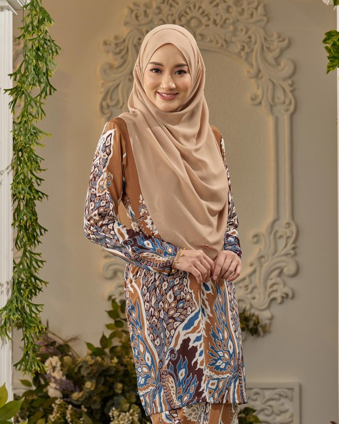 Baju Kurung Moden Batik Sultanah - Pieris Cofee Brown - Image 4