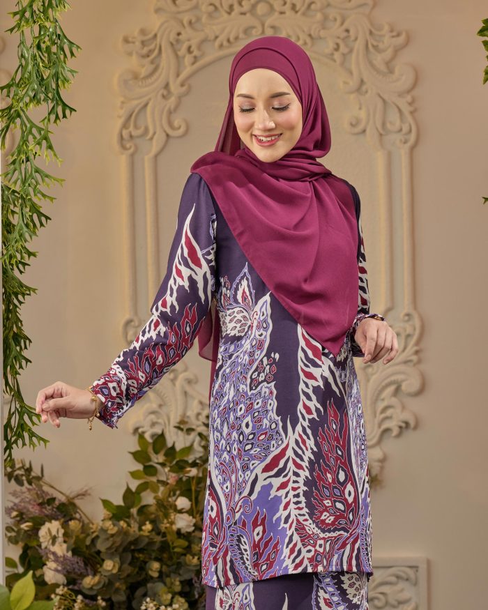 Baju Kurung Moden Batik Sultanah - Pieris Purple - Image 4