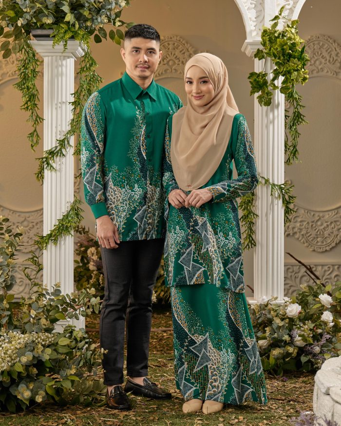 Baju Kurung Moden Batik Sultanah - Aduka Emerald Green - Image 7