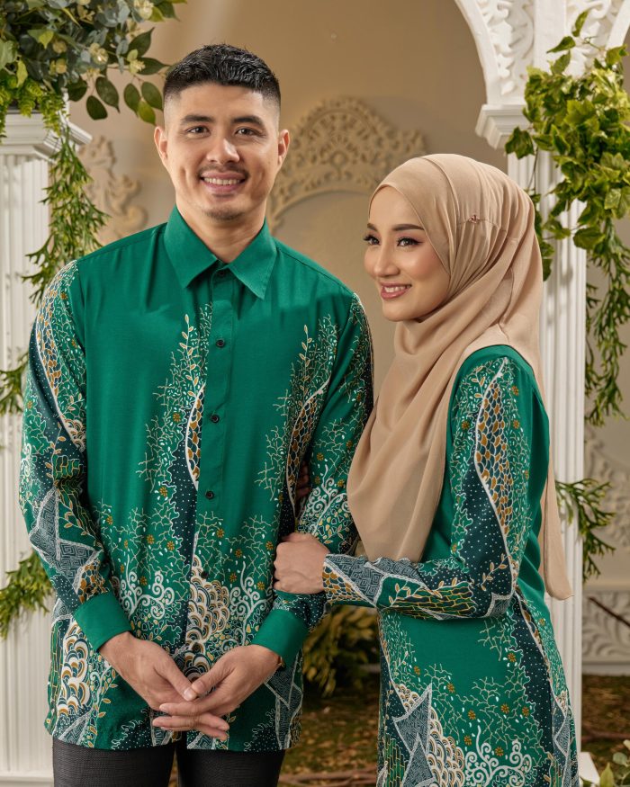 Baju Kurung Moden Batik Sultanah - Aduka Emerald Green - Image 5