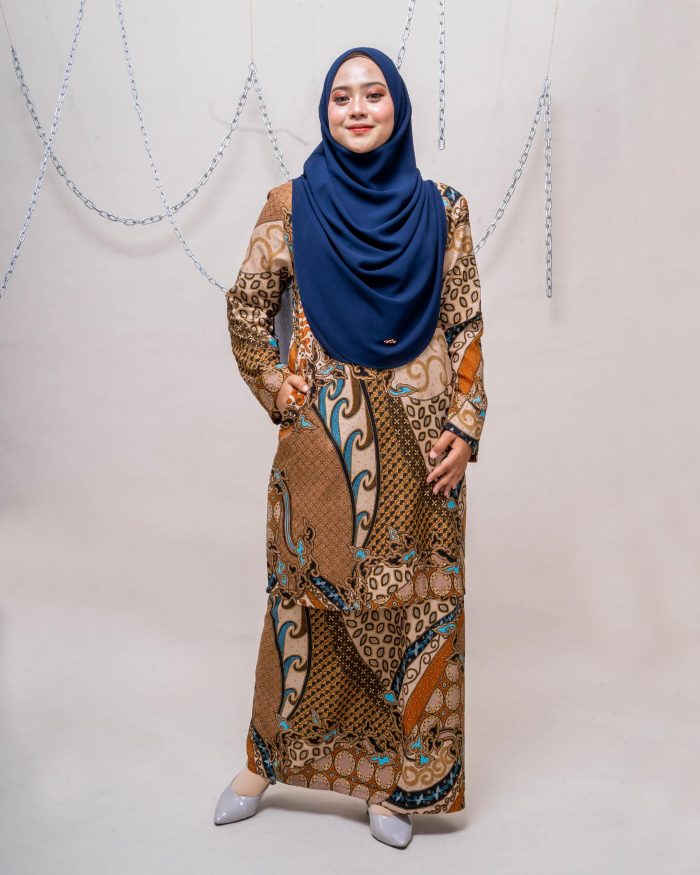 Baju Kurung Batik Safura - Delima - Image 3