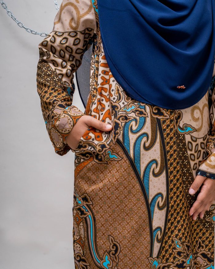 Baju Kurung Batik Safura - Delima - Image 4