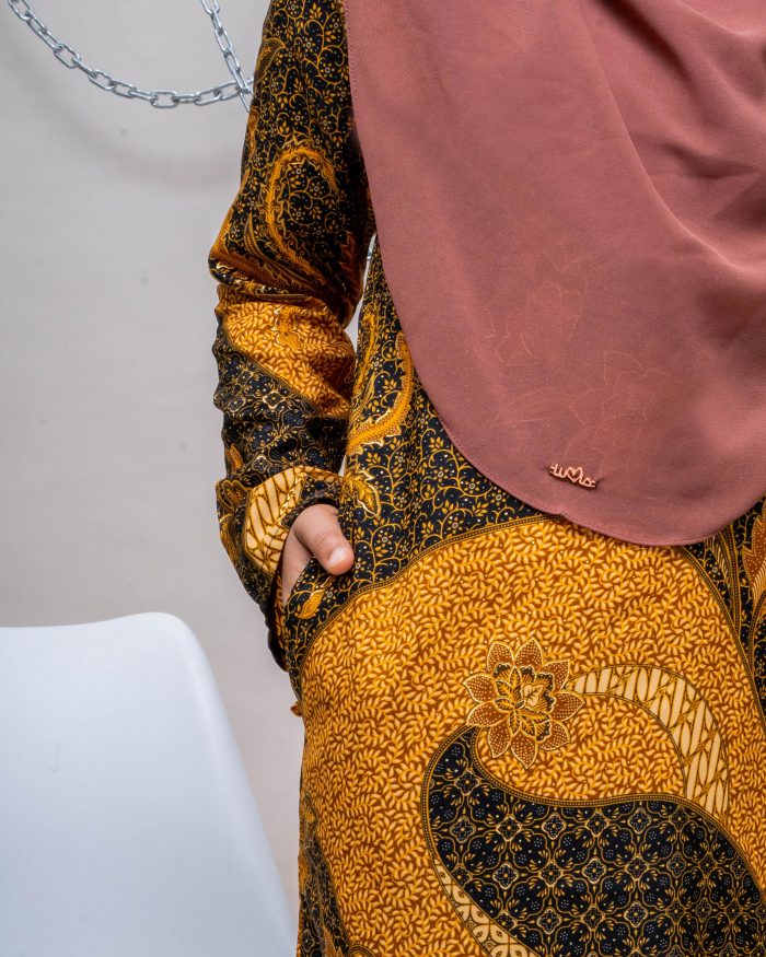 Baju Kurung Batik Safura - Melati - Image 4