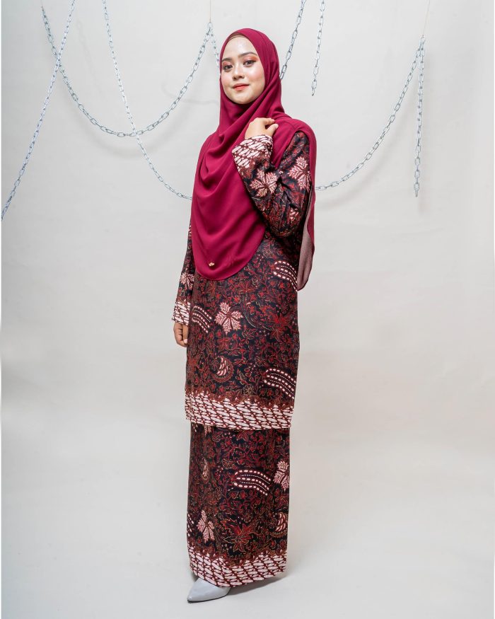 Baju Kurung Batik Safura - Merah Kasih - Image 2