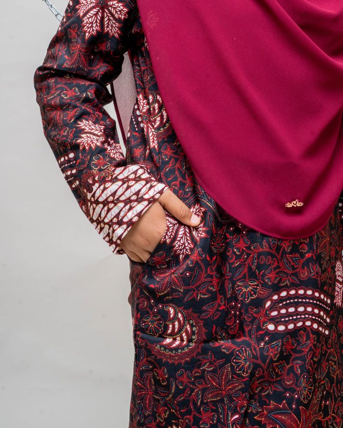 Baju Kurung Batik Safura - Merah Kasih - Image 4