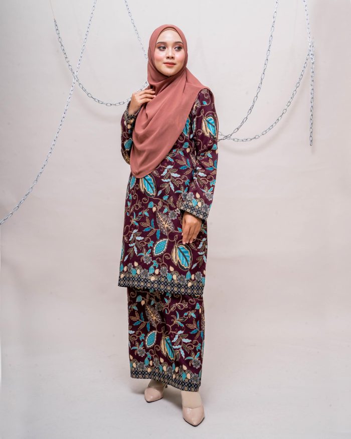 Baju Kurung Batik Safura - Merlot Kesum - Image 3