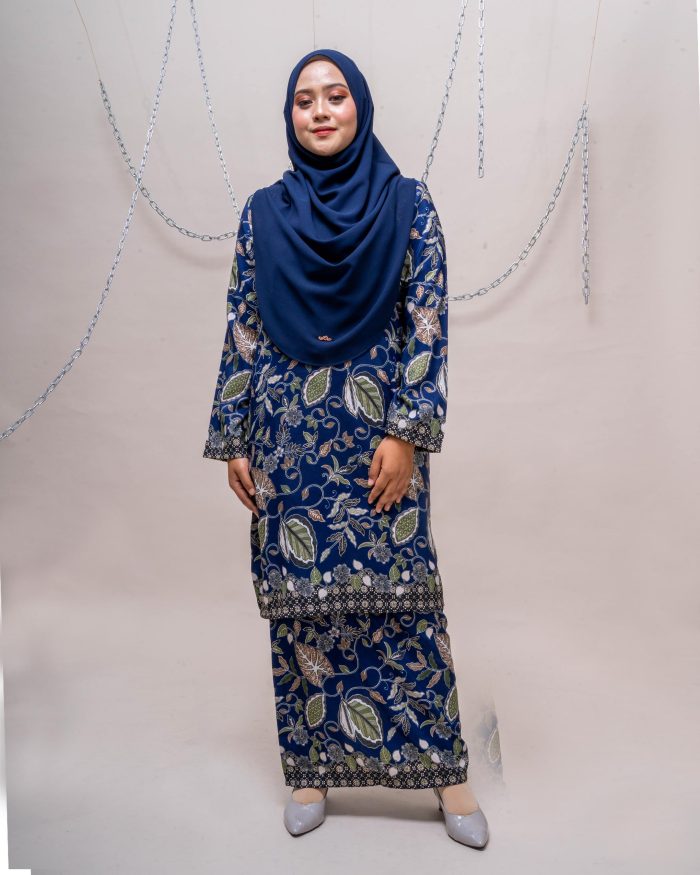 Baju Kurung Batik Safura - Navy Kesum - Image 3