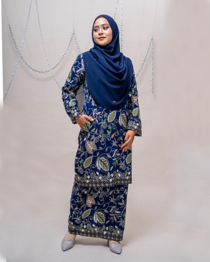 Baju Kurung Batik Safura - Navy Kesum