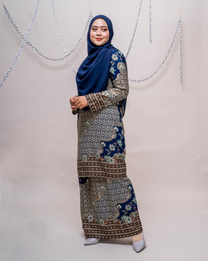 Baju Kurung Batik Safura - Puspawangi - Image 3