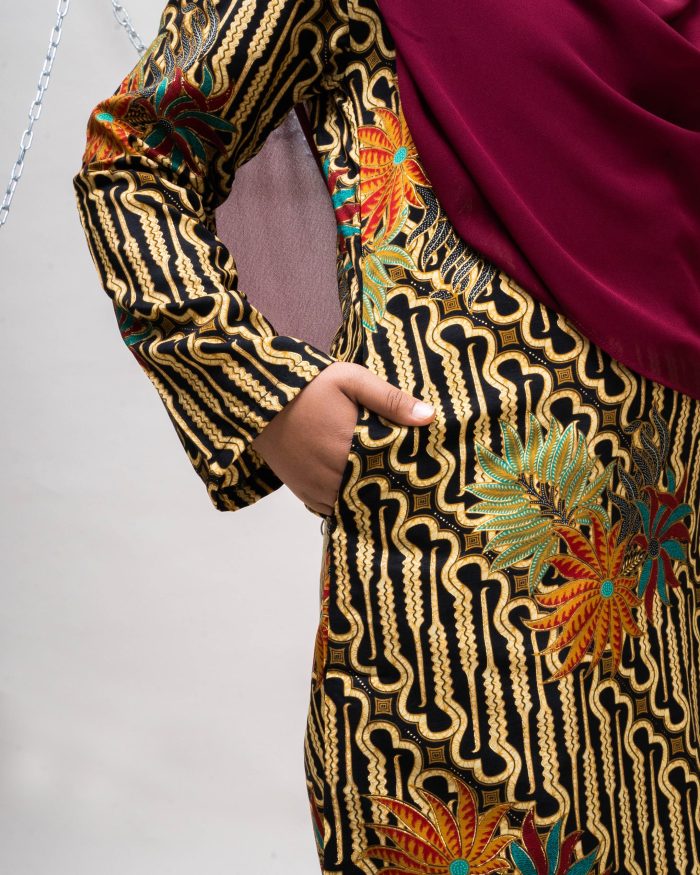 Baju Kurung Batik Safura - Seroja - Image 4