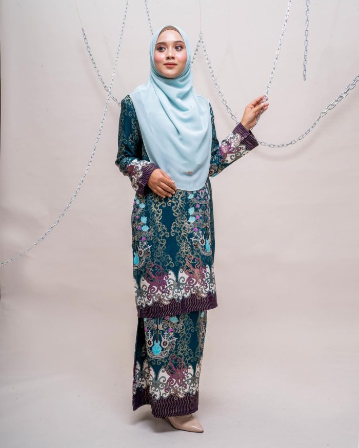 Baju Kurung Batik Safura - Suri