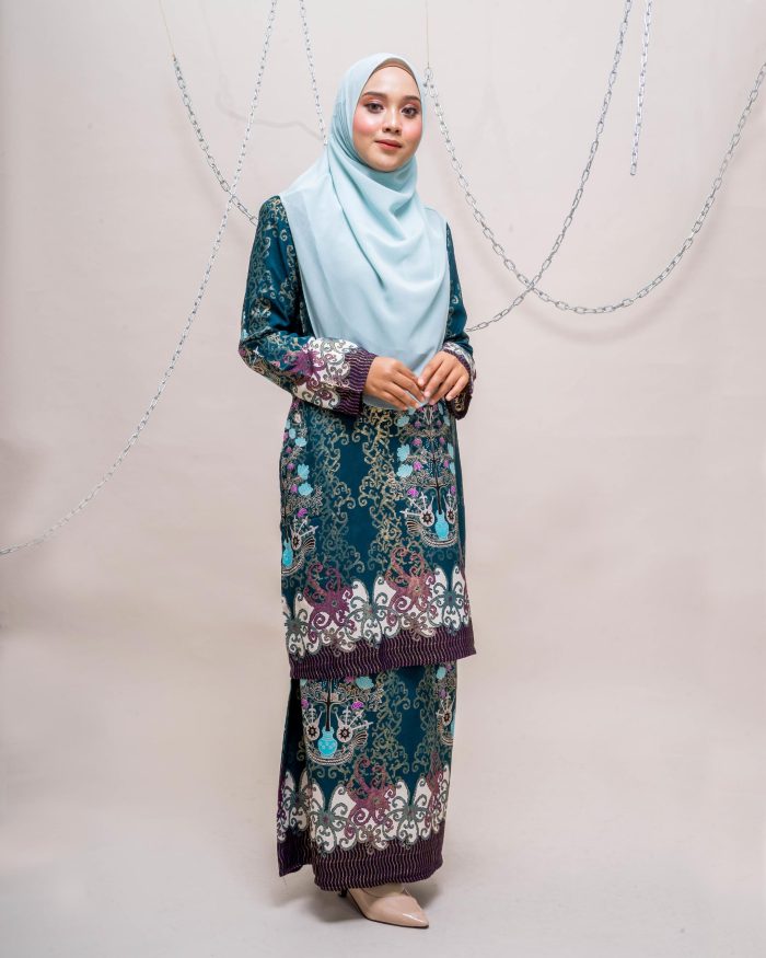 Baju Kurung Batik Safura - Suri - Image 3