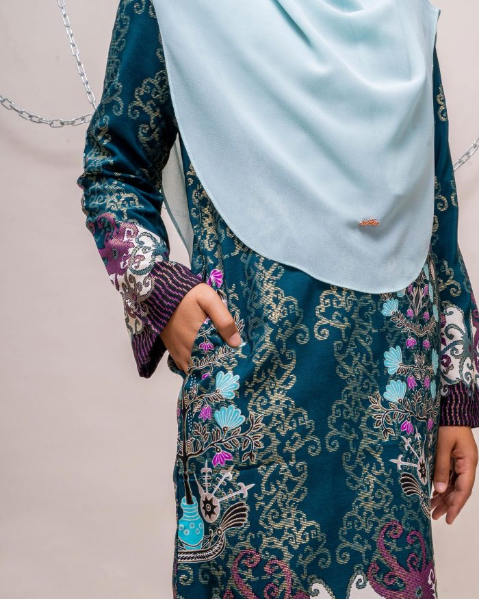 Baju Kurung Batik Safura - Suri - Image 4