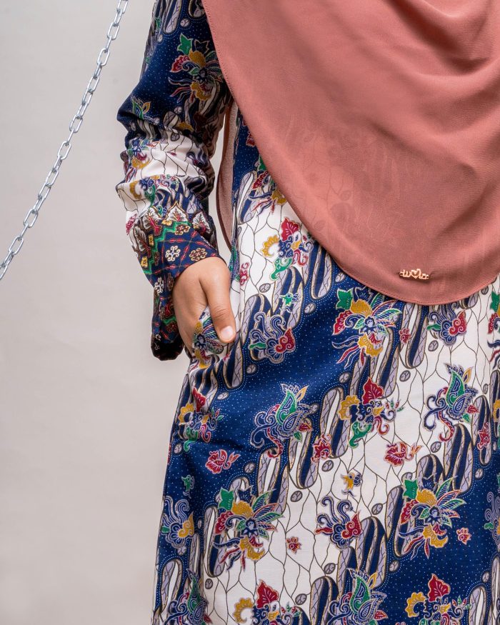 Baju Kurung Batik Safura - Teratai - Image 4