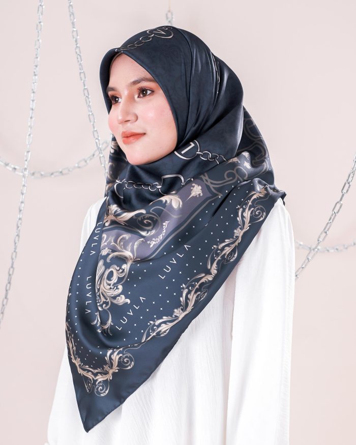Tudung Bawal Satin Chainz - Valentino - Image 5