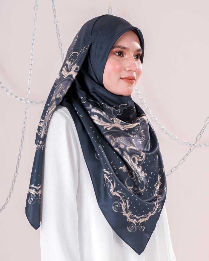 Tudung Bawal Satin Chainz - Valentino - Image 4