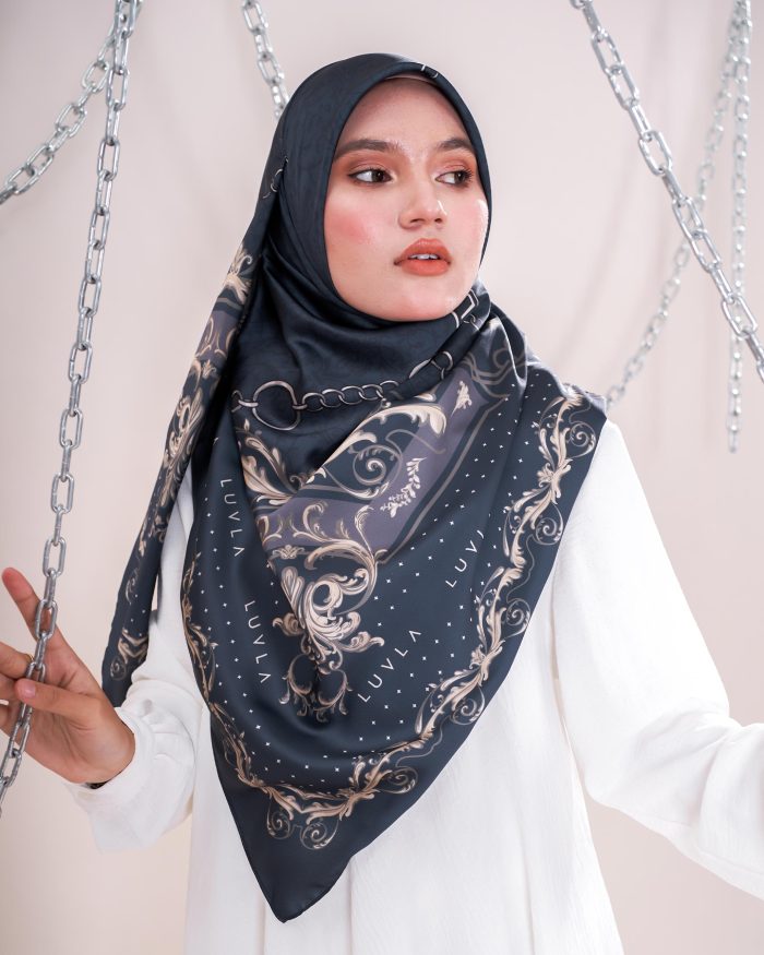 Tudung Bawal Satin Chainz - Valentino - Image 2