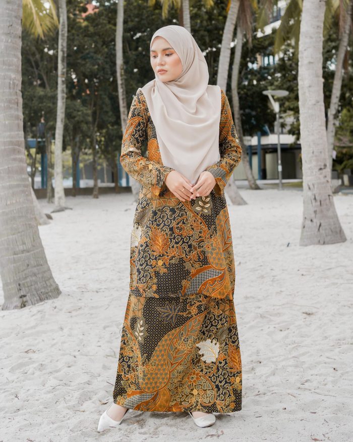 Baju Kurung Batik Safura - Brown Sari