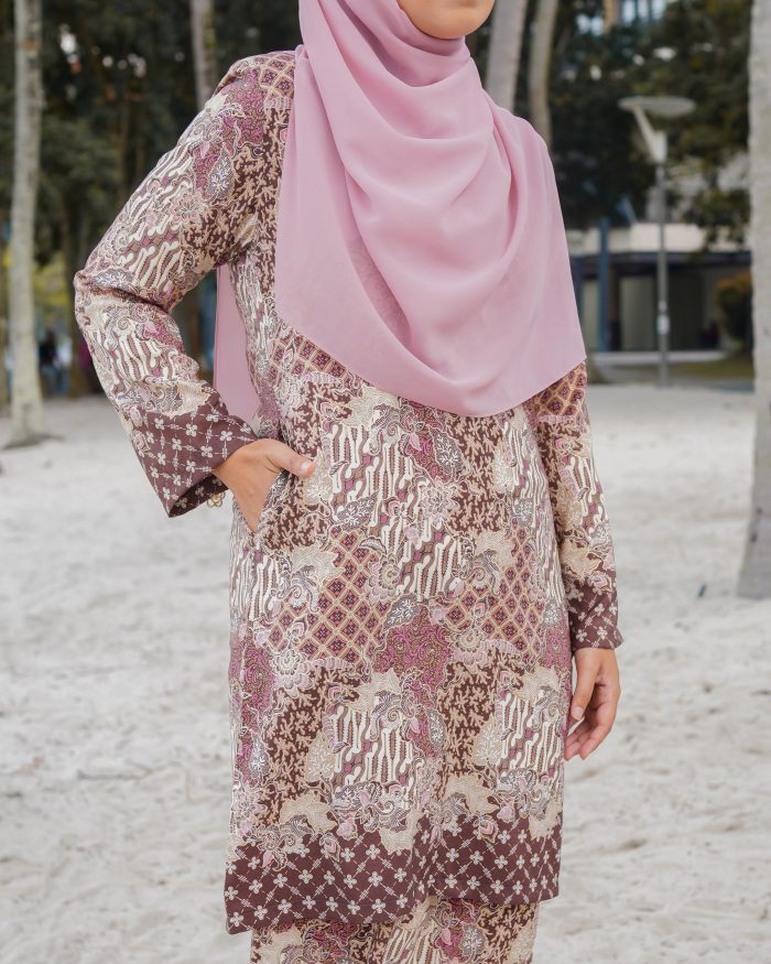 Baju Kurung Batik Safura - Kesuma - Image 4