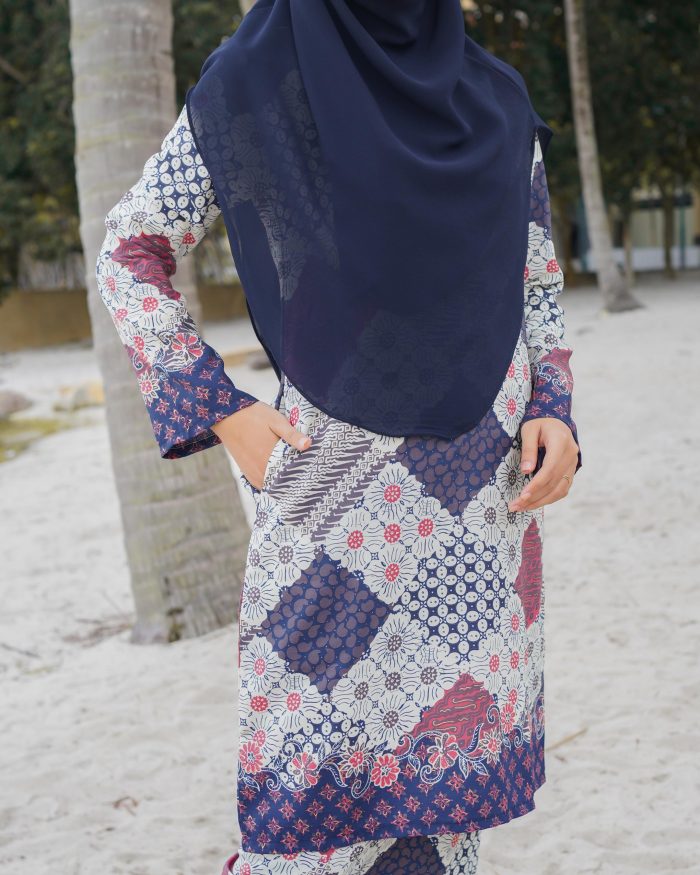 Baju Kurung Batik Safura - Klasik - Image 4