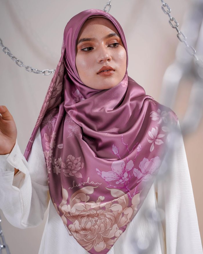 Tudung Bawal Satin Madonna - Evita - Image 5