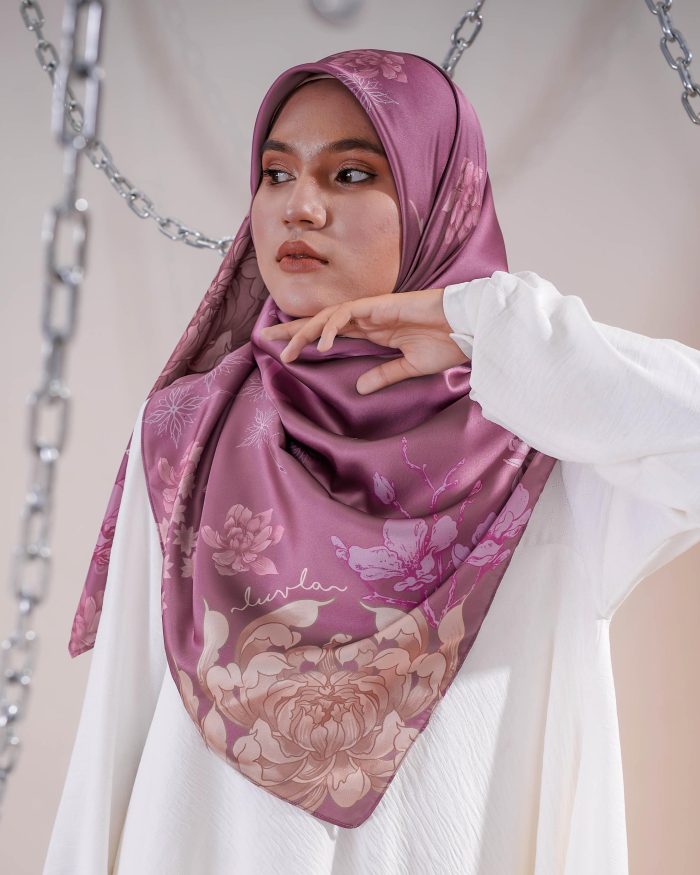 Tudung Bawal Satin Madonna - Evita - Image 2