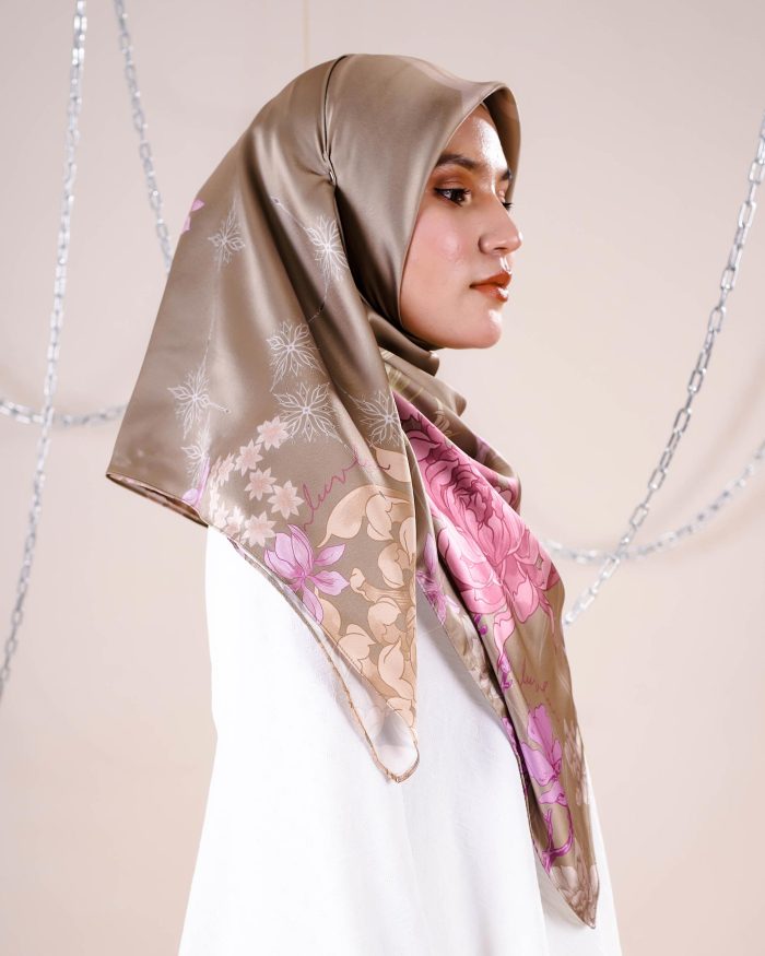 Tudung Bawal Satin Madonna - Soltera - Image 4
