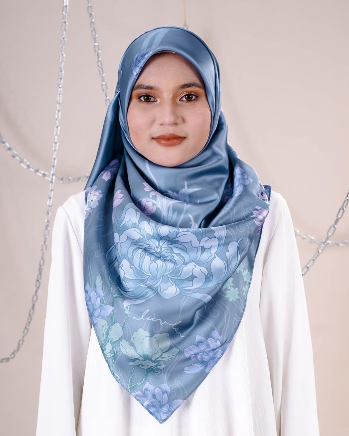 Tudung Bawal Satin Madonna - Frozen - Image 5
