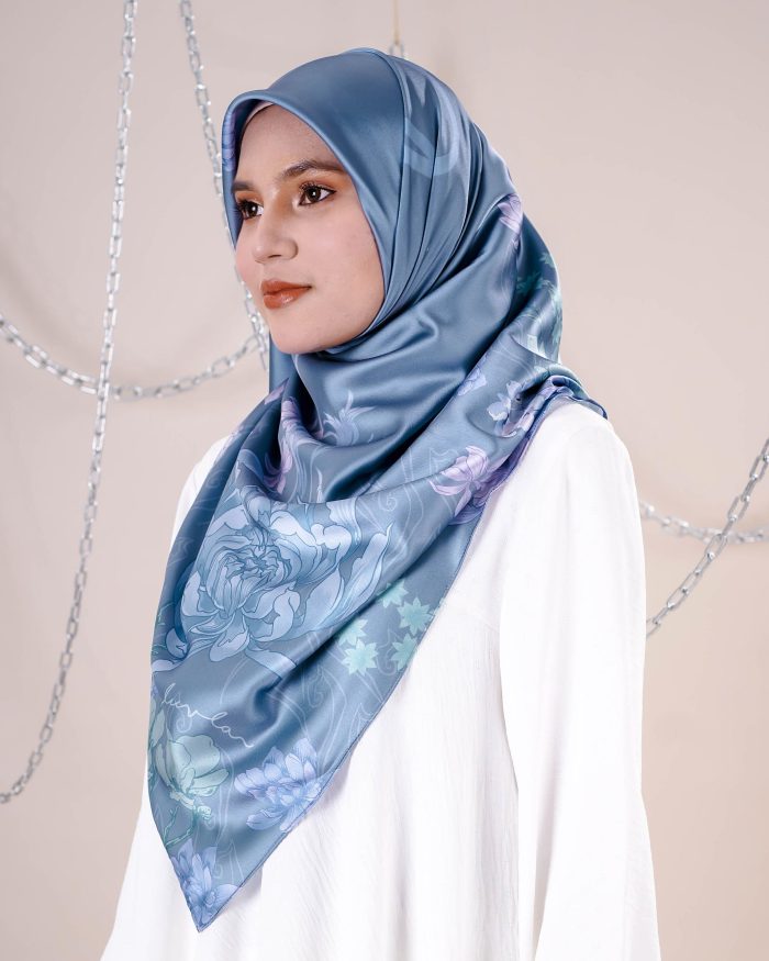 Tudung Bawal Satin Madonna - Frozen - Image 6