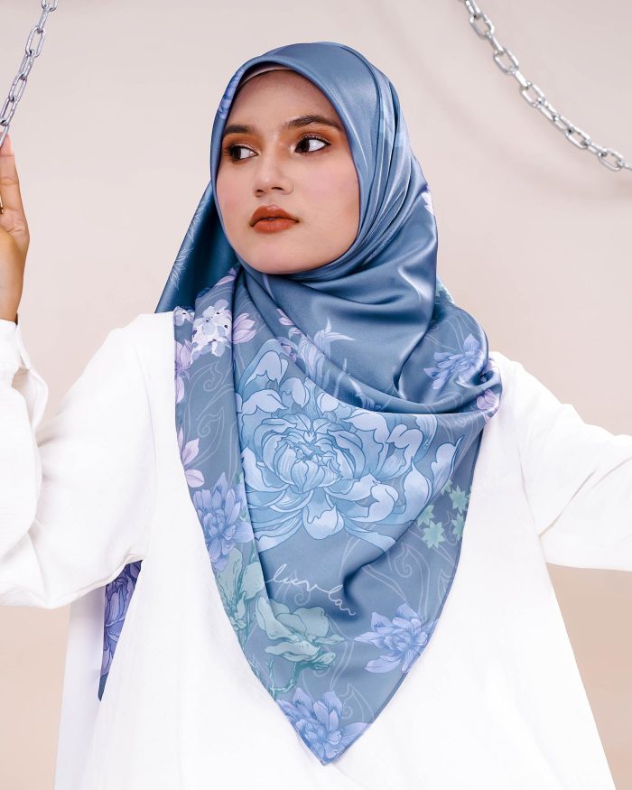 Tudung Bawal Satin Madonna - Frozen - Image 2