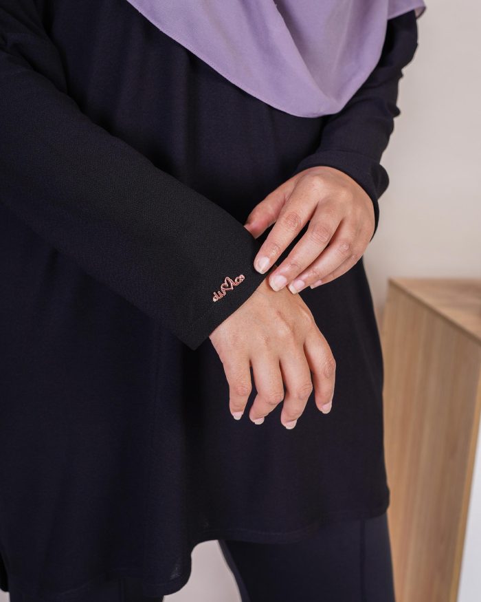 Blouse Laira 2.0 - Matte Black - Image 5
