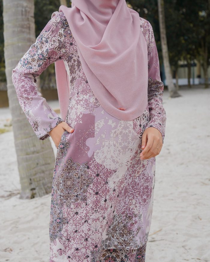 Baju Kurung Batik Safura - Pink Bakawali - Image 4